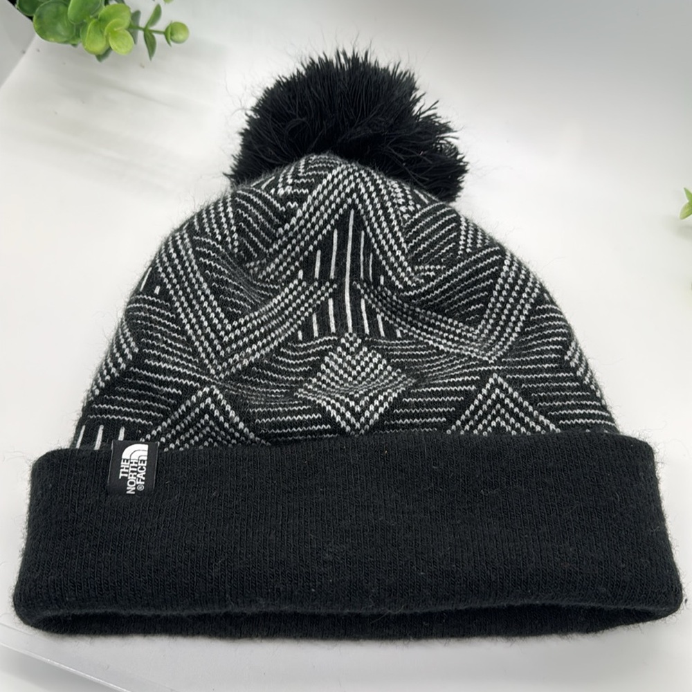 The North Face Pom Beanie and Billabong Winter Knit Hat Stocking Caps - Picture 2 of 6